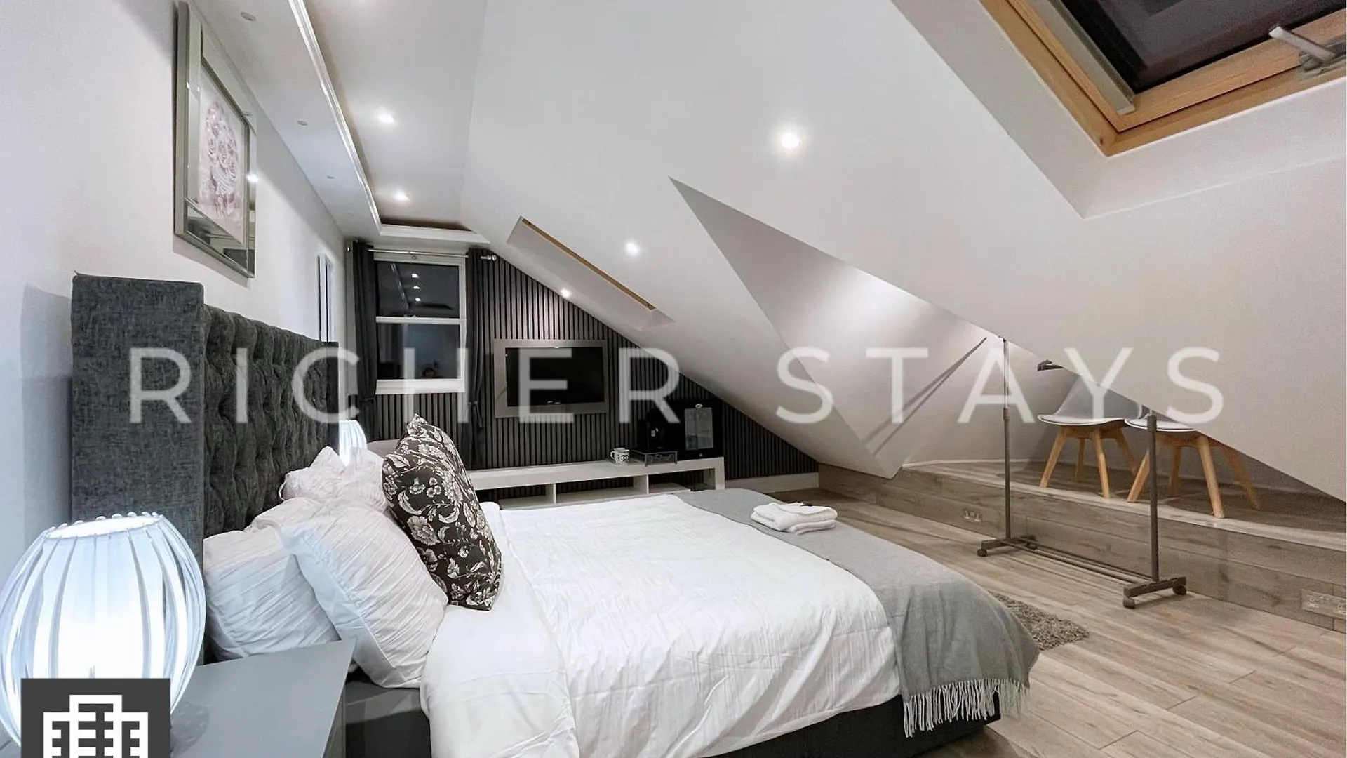 Hackney Suites - En-Suite Rooms & Amenities London Hotel