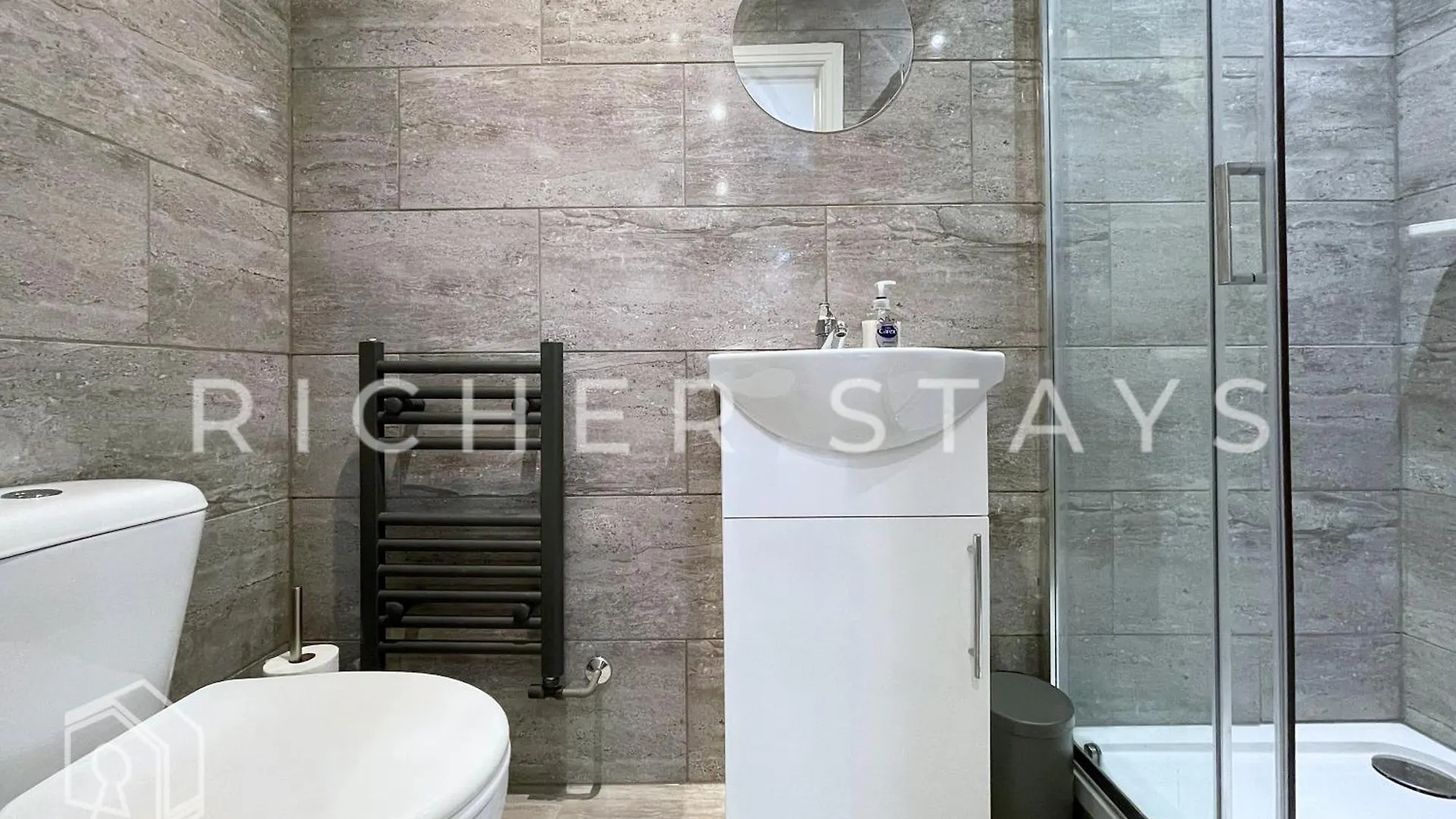 Hackney Suites - En-Suite Rooms & Amenities London 4*,