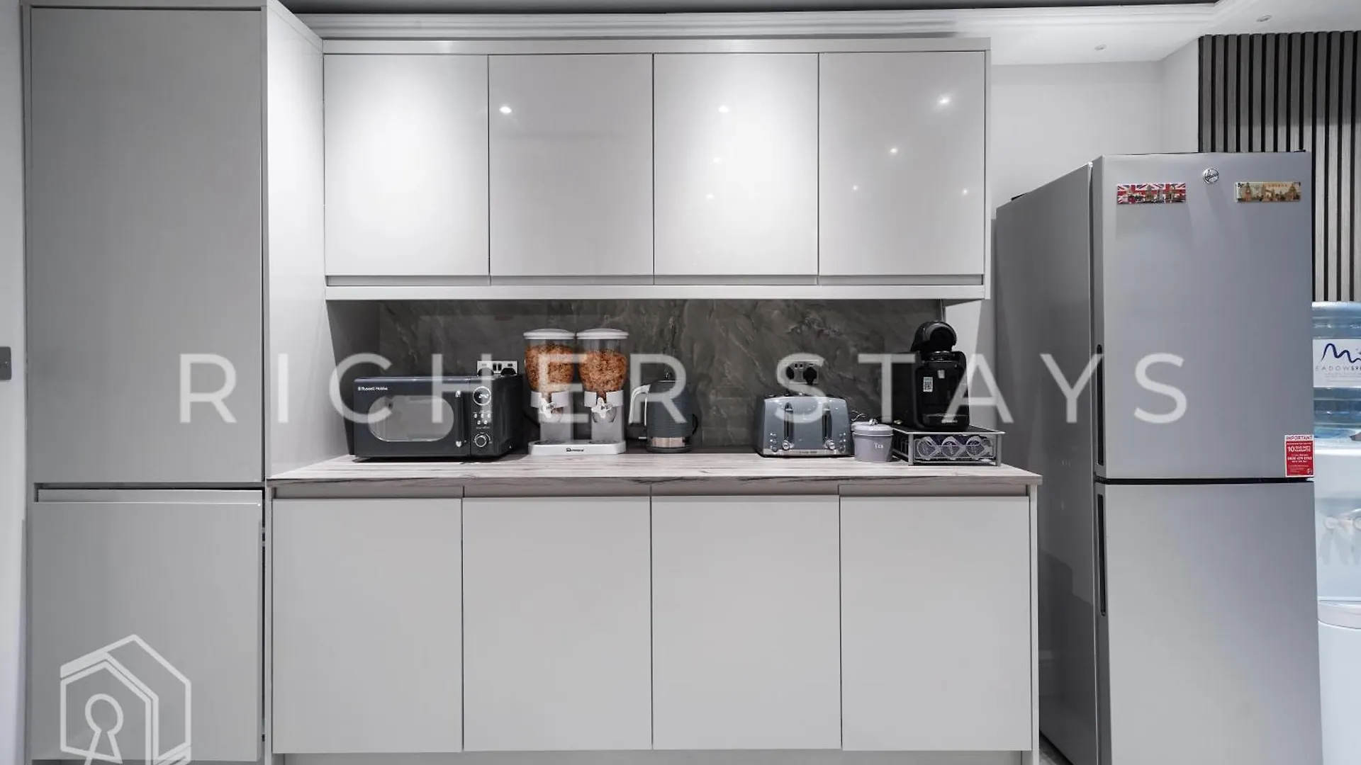 Hackney Suites - En-Suite Rooms & Amenities London