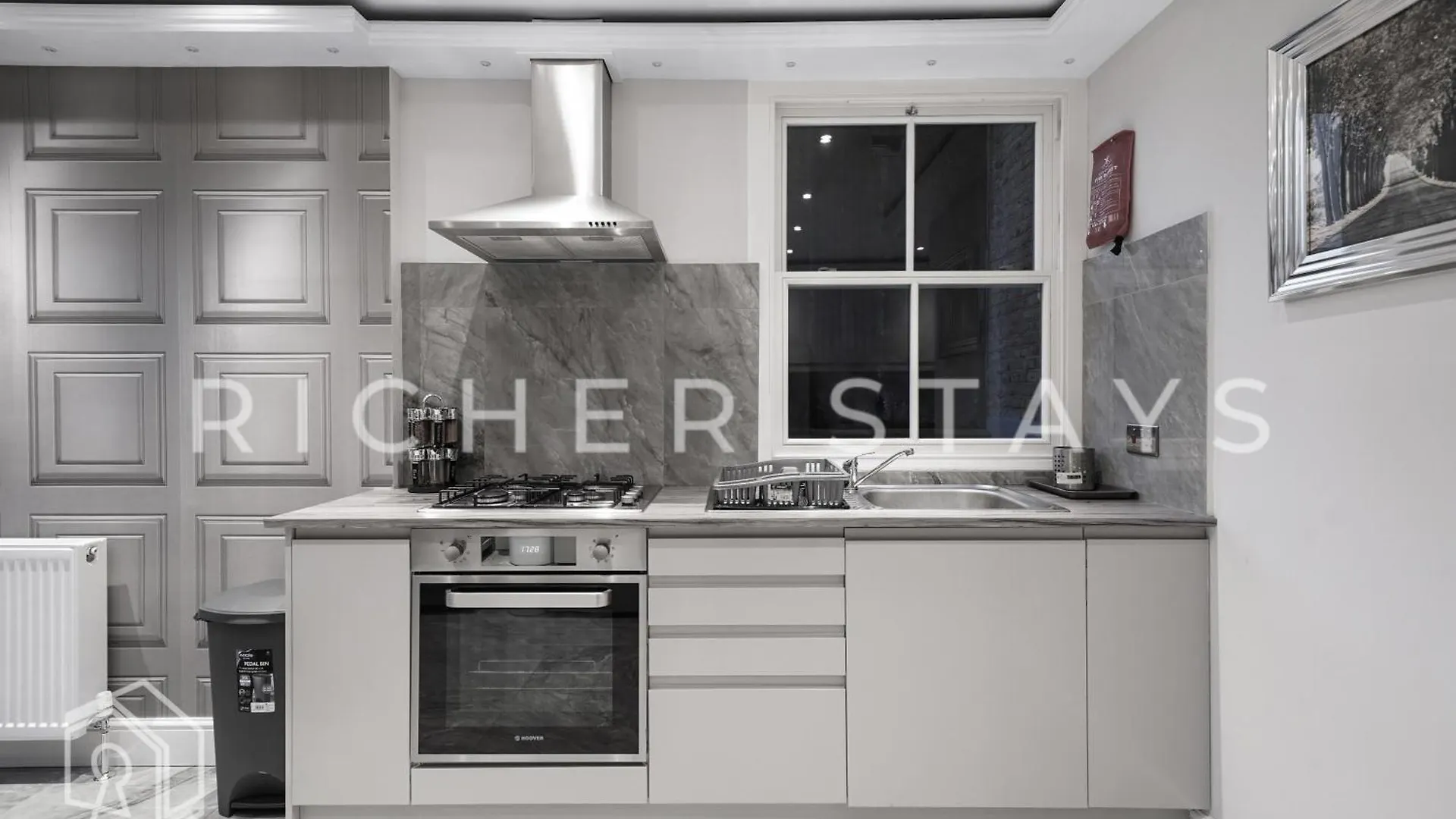 Hackney Suites - En-Suite Rooms & Amenities London