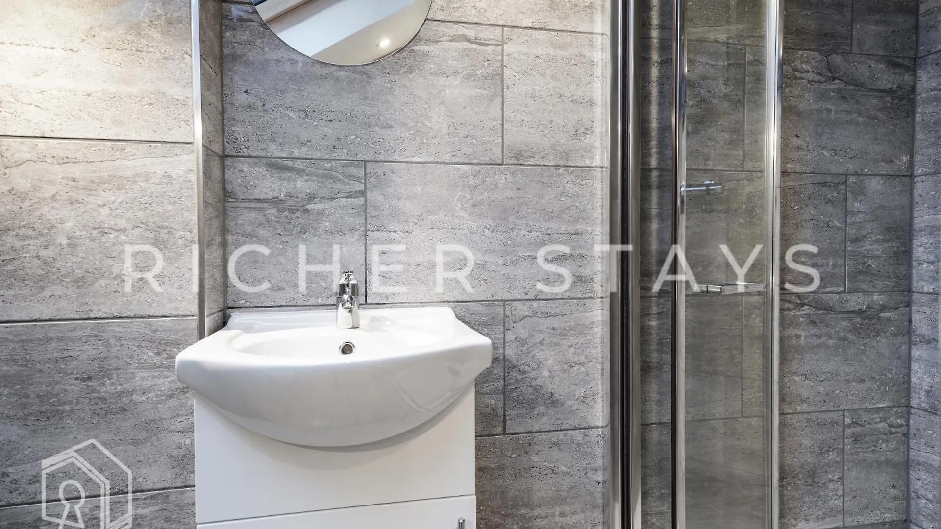 Hackney Suites - En-Suite Rooms & Amenities London Hotel